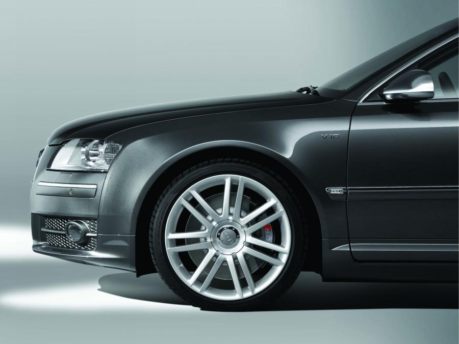 Детали экстерьера Audi S8 (D3) 2005 года  (WW) (фото 3 из 61)